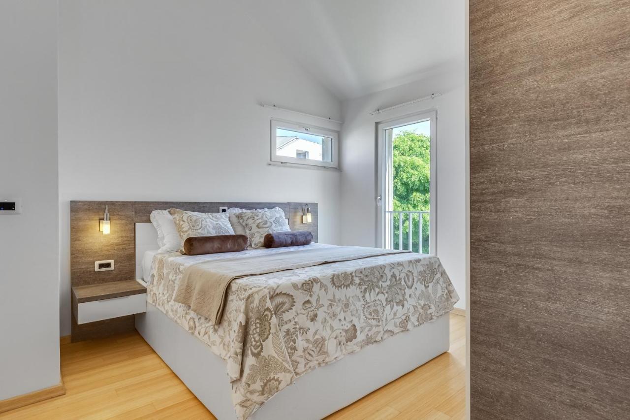 Luxury Two-Floor Apartment In Petrcane With Garden And Pool Eksteriør bilde